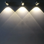 借其杰出的设想能力和精深的工艺